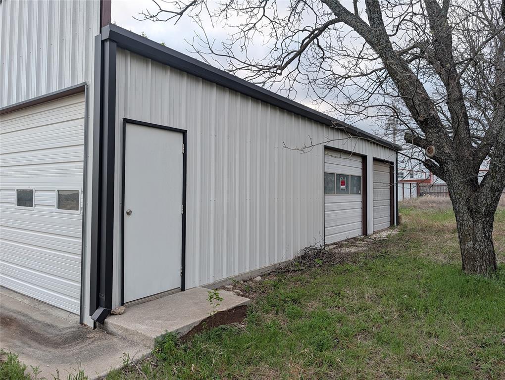 18243 N Highway 6 Property Photo 3