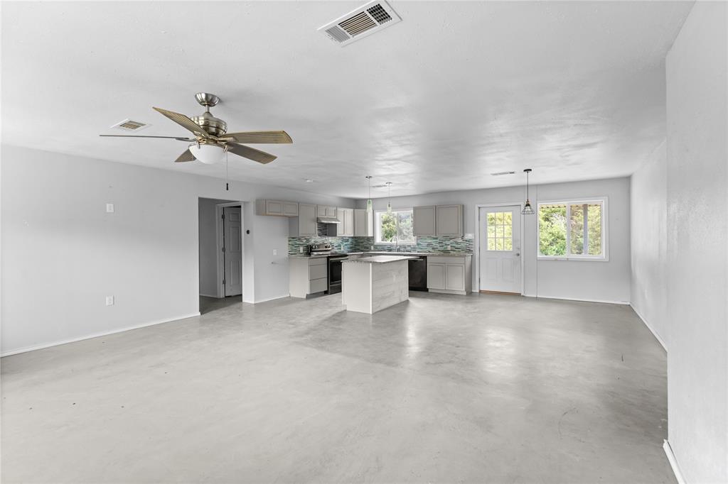1229 County Rd 3105 Property Photo 5