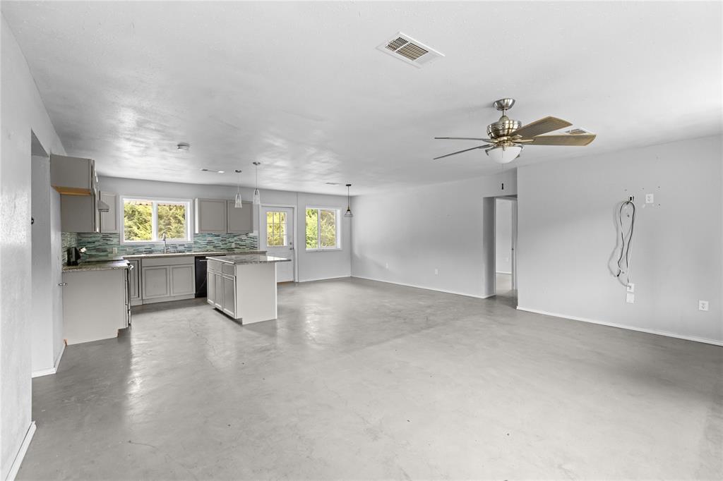 1229 County Rd 3105 Property Photo 8