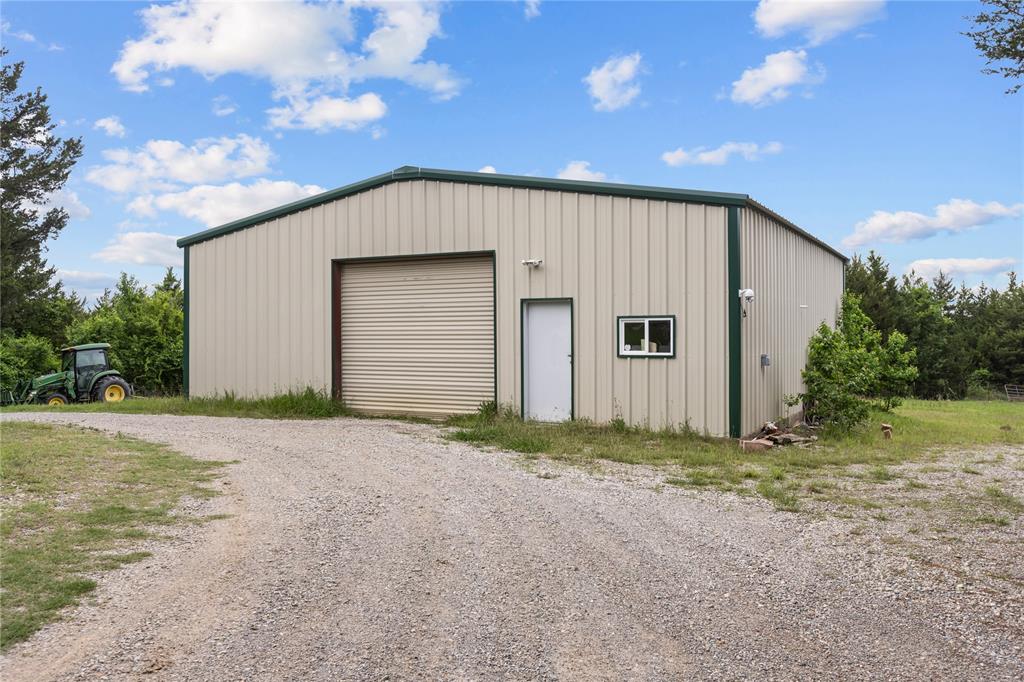 1229 County Rd 3105 Property Photo 13