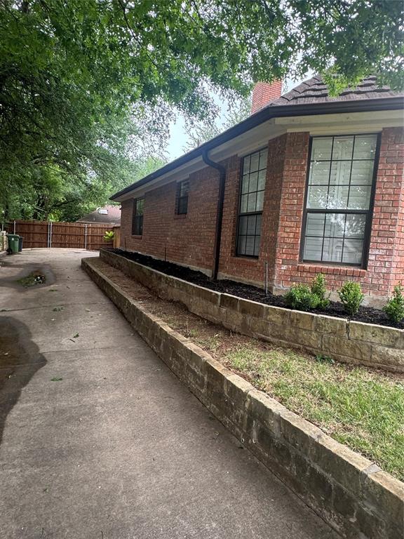 713 Ashley Drive Property Photo 3