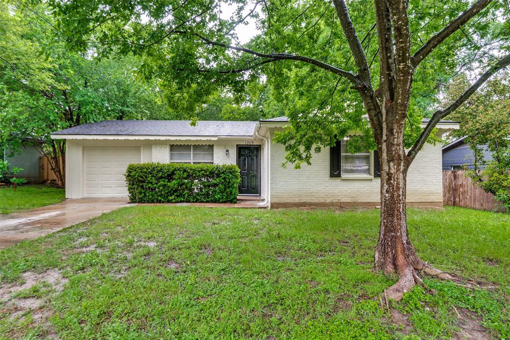 1209 Edgemont Drive Property Photo 1