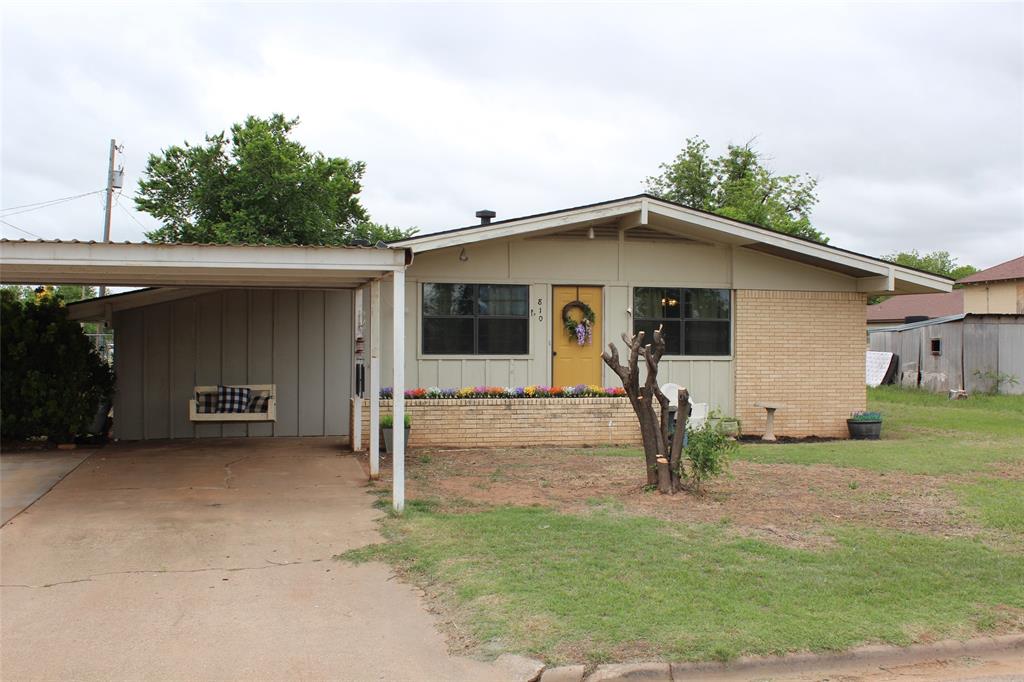 810 W Eden Street Property Photo 1