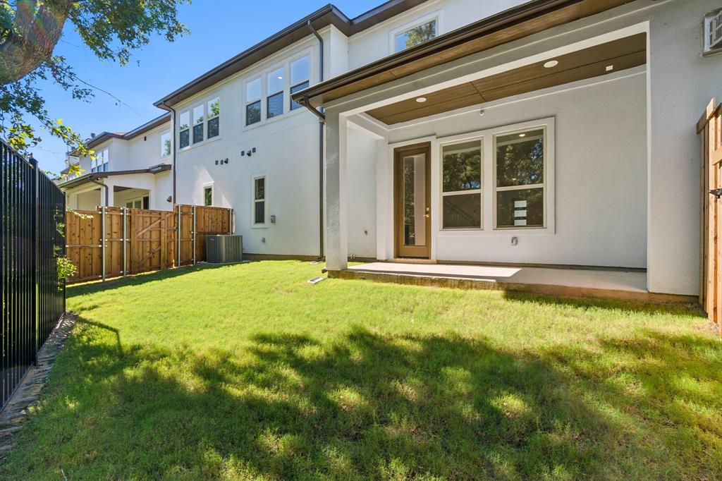 452 Waters Edge Drive 823 Property Photo 6