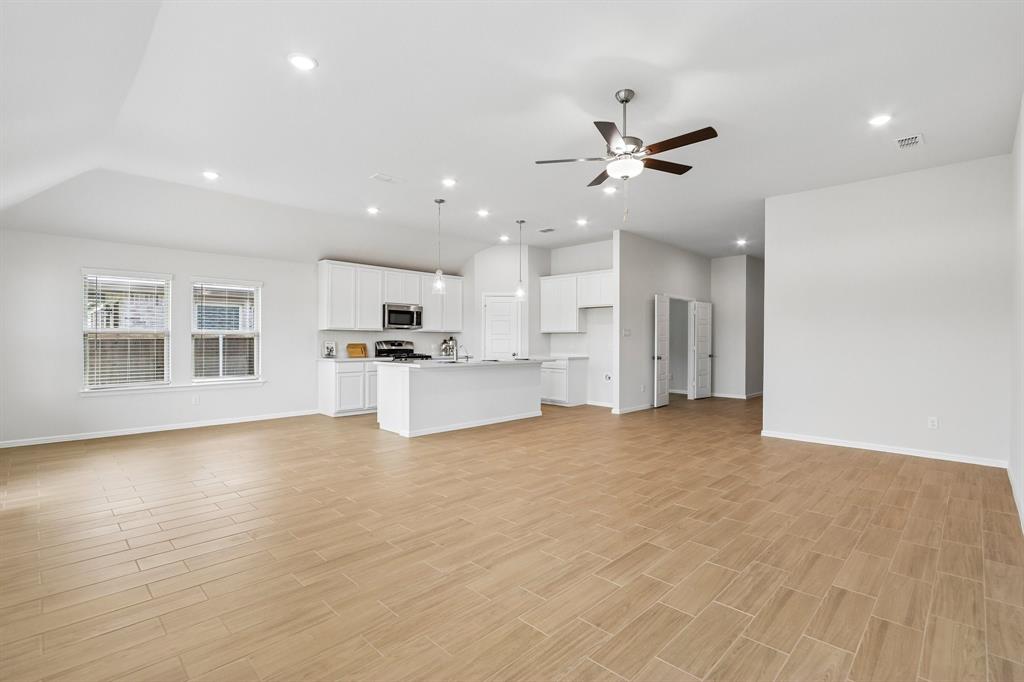 2900 Tamarack Lane Property Photo 4