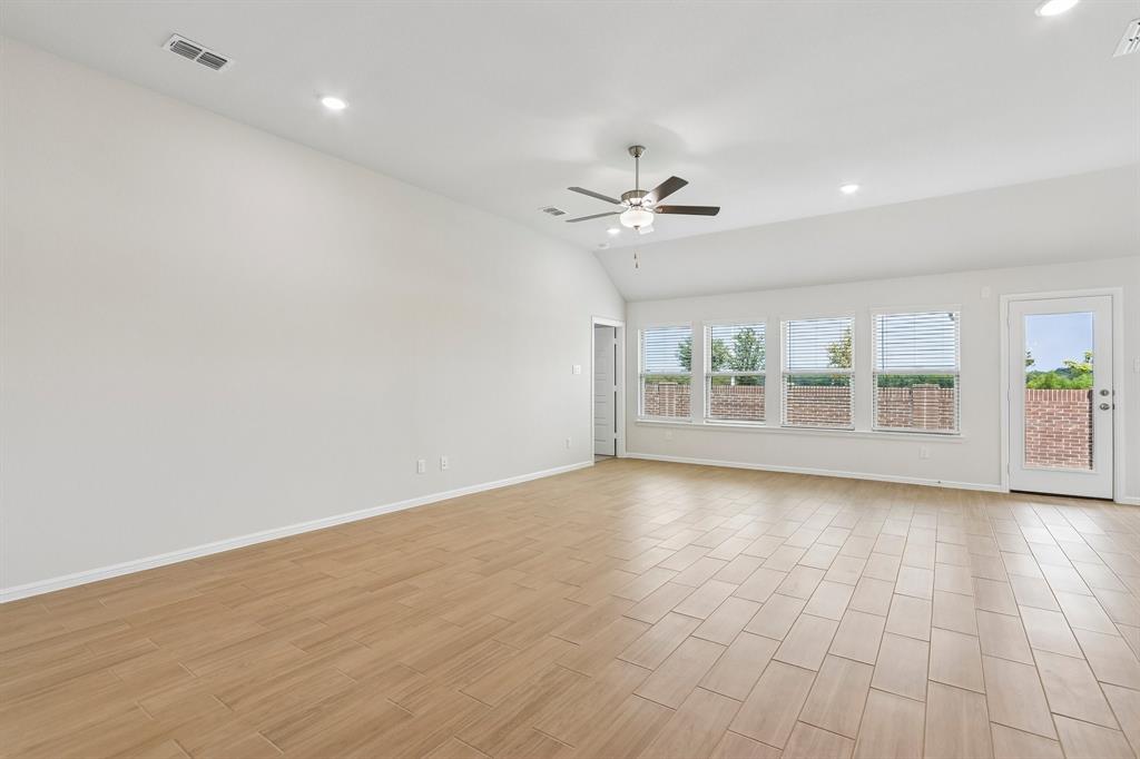 2900 Tamarack Lane Property Photo 8