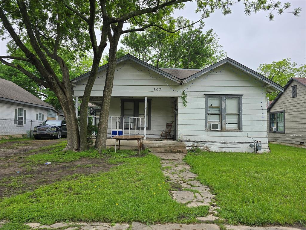 607 Moran Street Property Photo 2