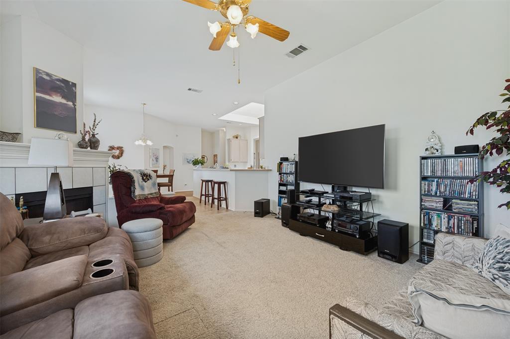 10009 White Lane Property Photo 3