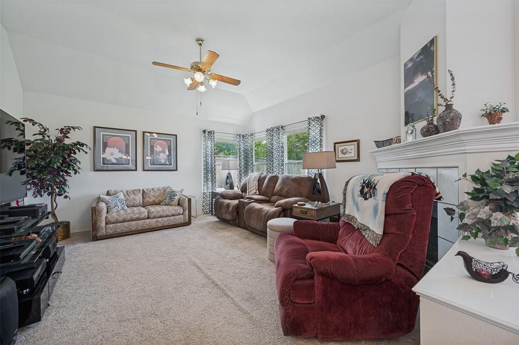 10009 White Lane Property Photo 4