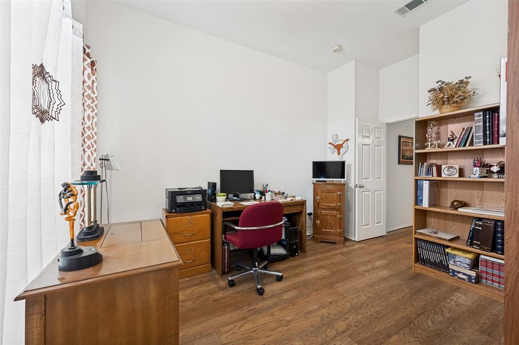 10009 White Lane Property Photo 12
