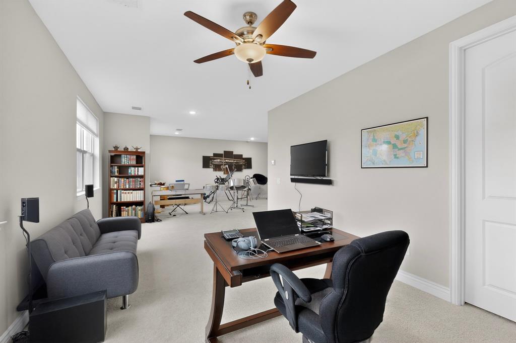 8008 American Way Property Photo 33