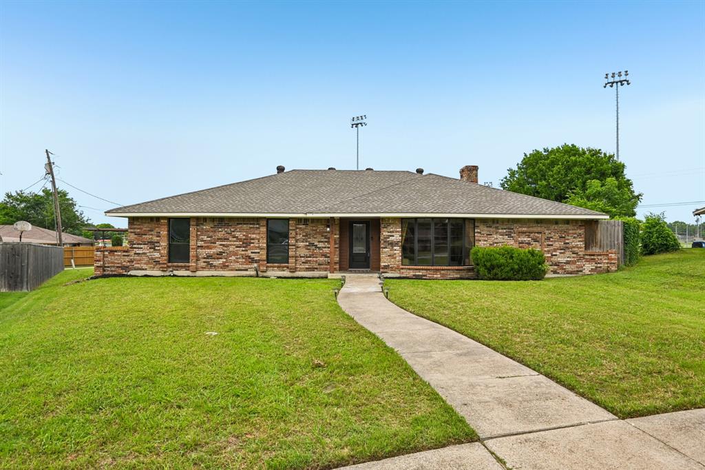 813 Oakbluff Drive Property Photo 2