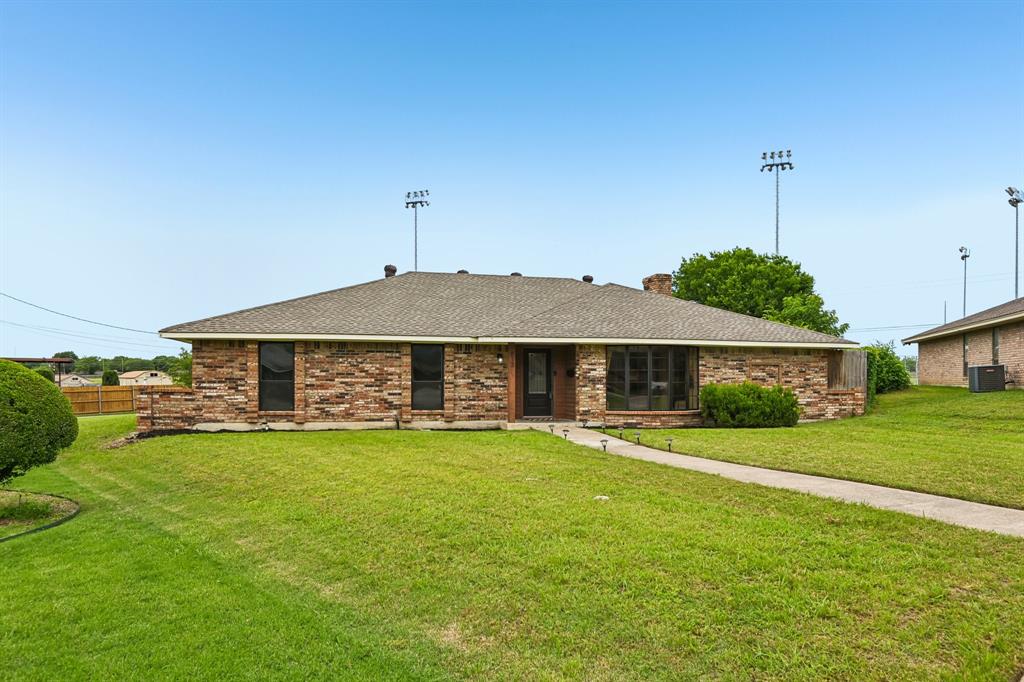 813 Oakbluff Drive Property Photo 4