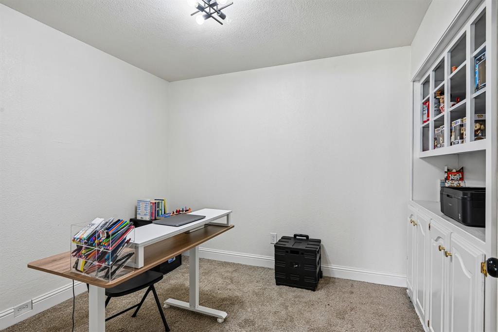 813 Oakbluff Drive Property Photo 17