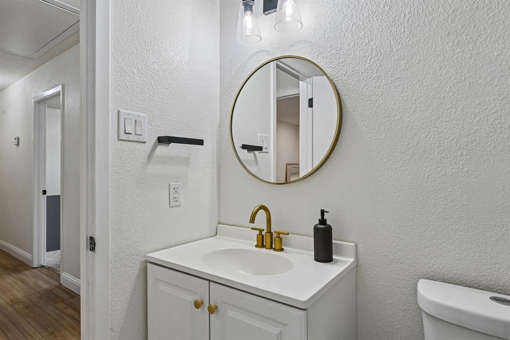 813 Oakbluff Drive Property Photo 28