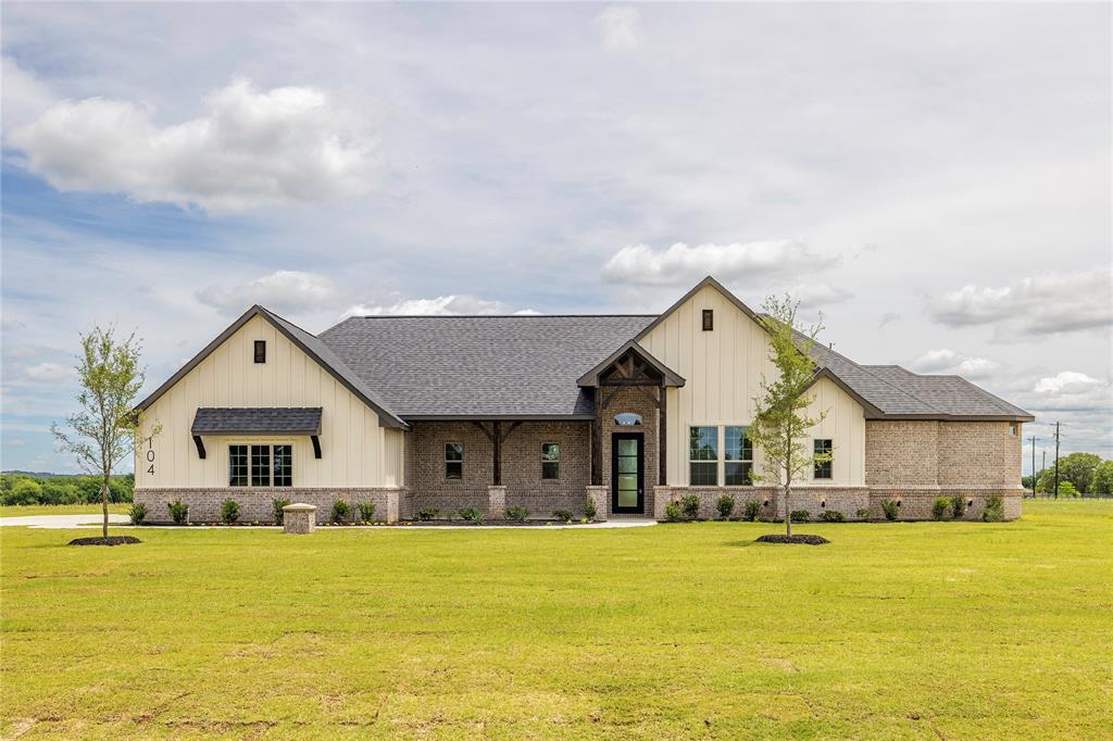 104 Prairie Winds Drive Property Photo 1