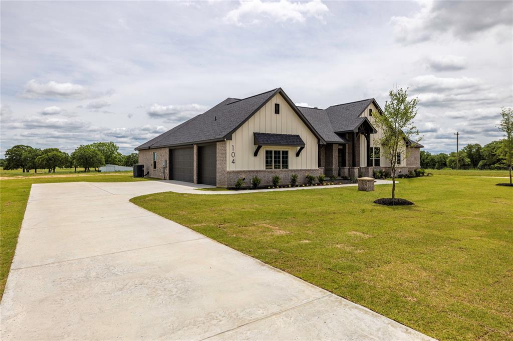 104 Prairie Winds Drive Property Photo 14