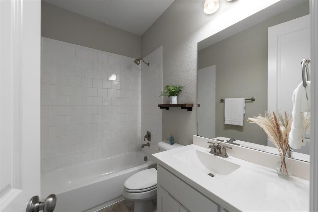 2825 London Property Photo 13