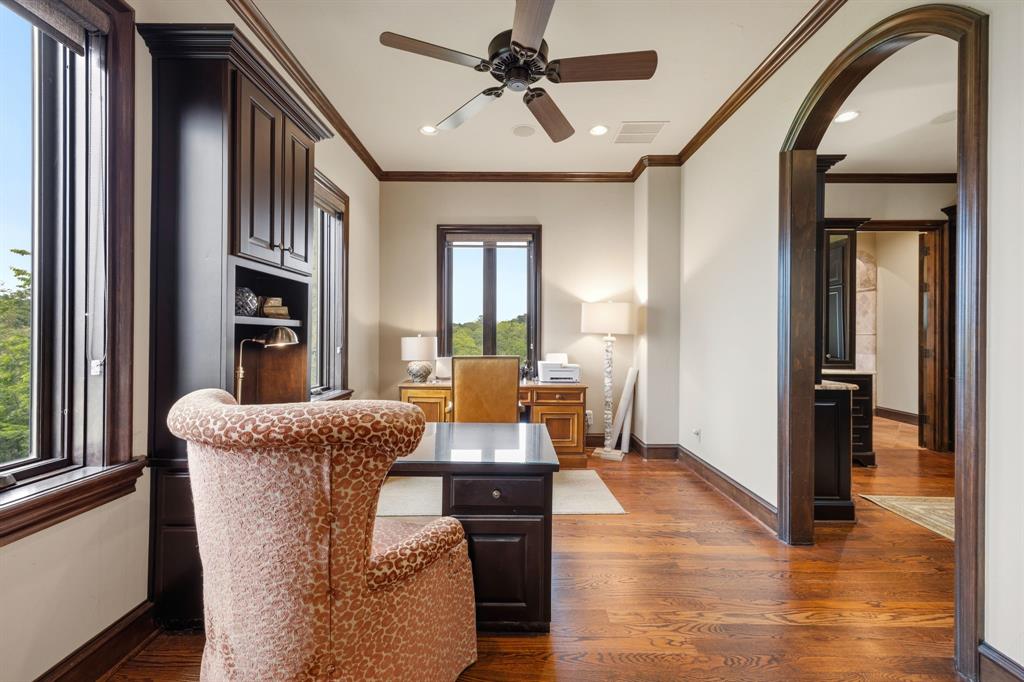 8 Meadowlake Drive Property Photo 14