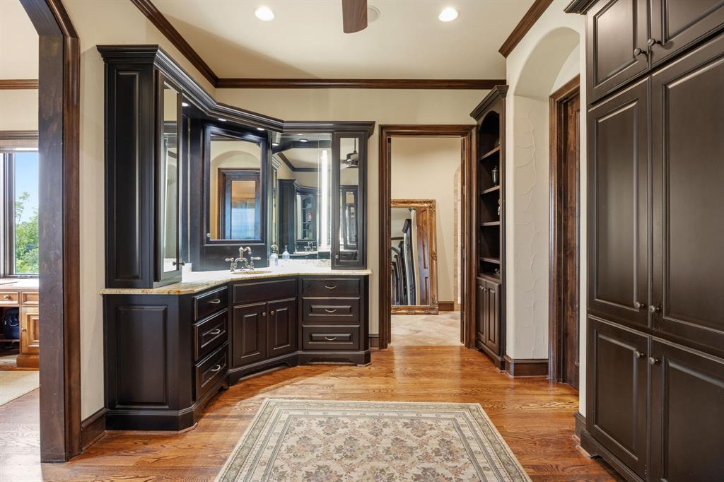 8 Meadowlake Drive Property Photo 15