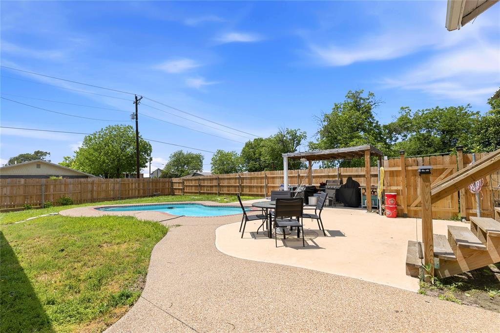 701 4th Street Property Photo 2