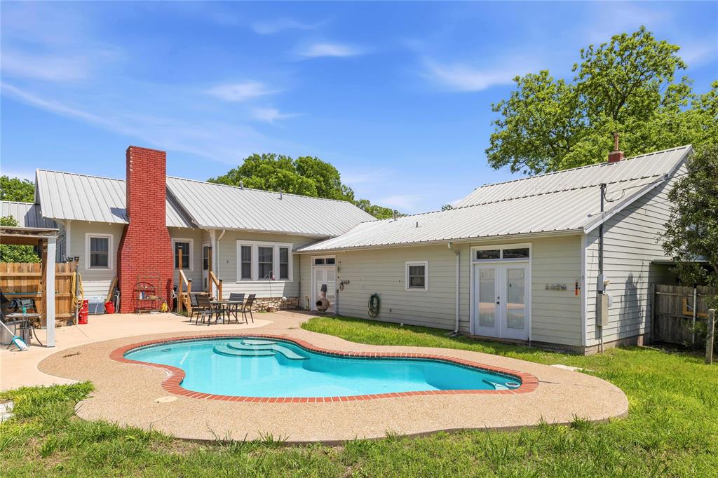 701 4th Street Property Photo 4