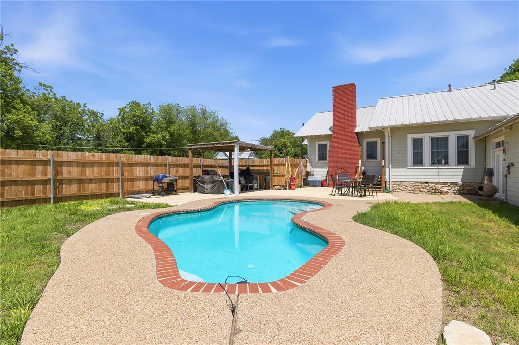701 4th Street Property Photo 5