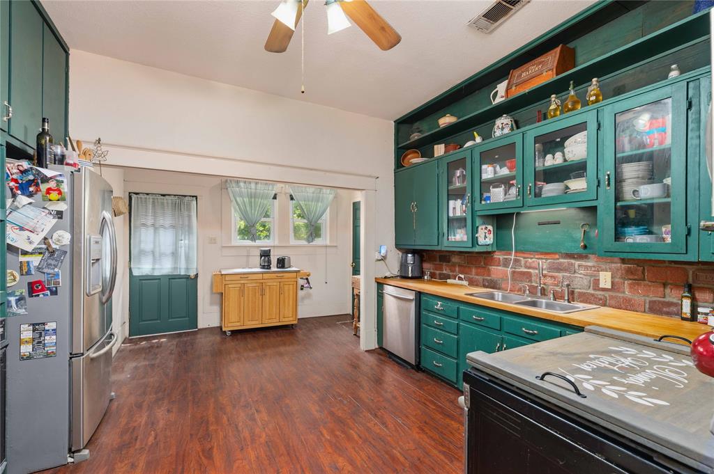 701 4th Street Property Photo 12