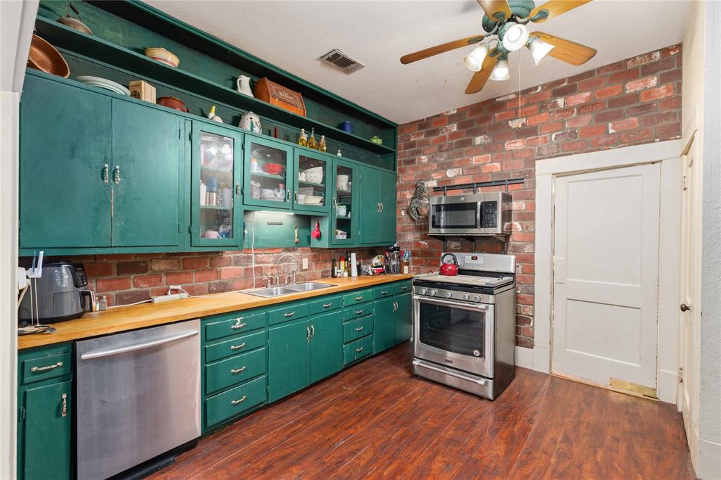 701 4th Street Property Photo 13