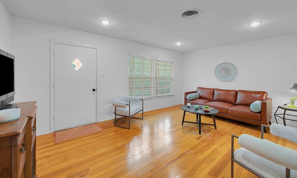 311 E Newland Property Photo 5