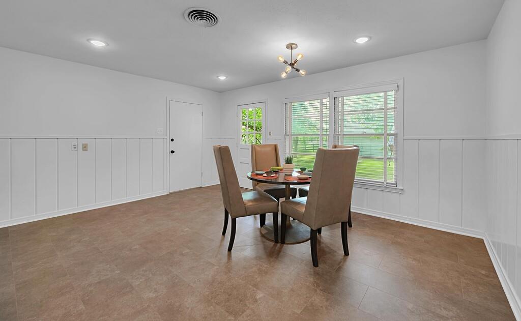311 E Newland Property Photo 8
