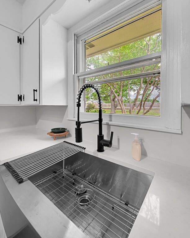 311 E Newland Property Photo 12