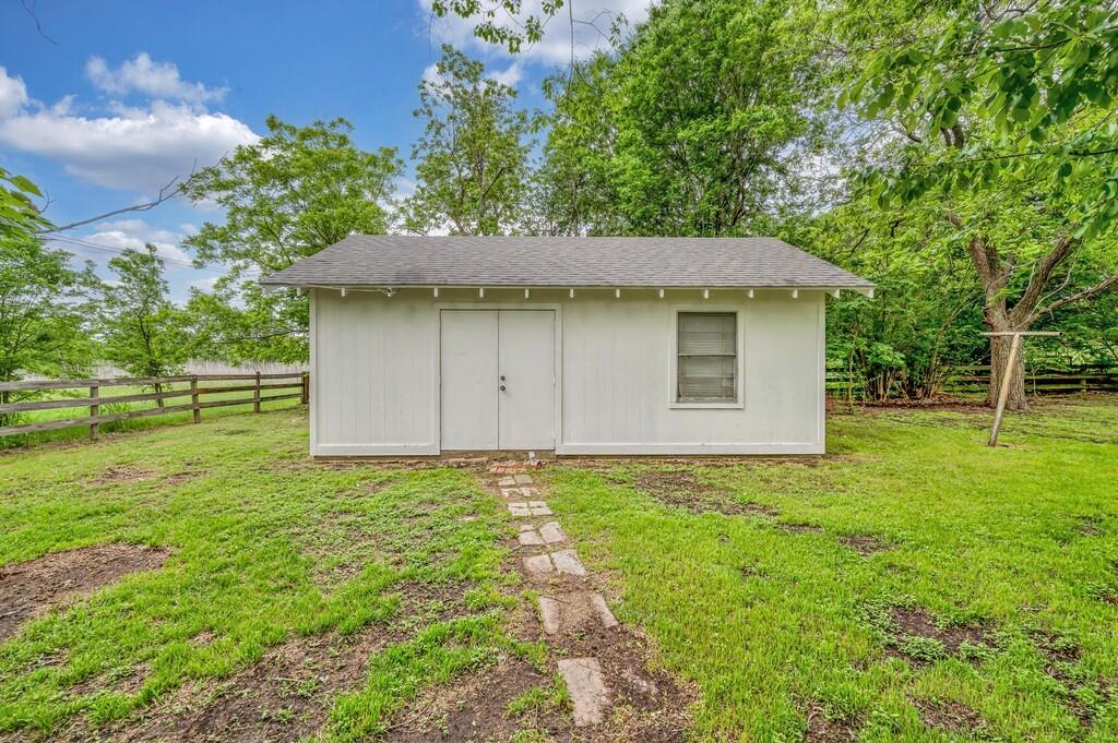 311 E Newland Property Photo 31