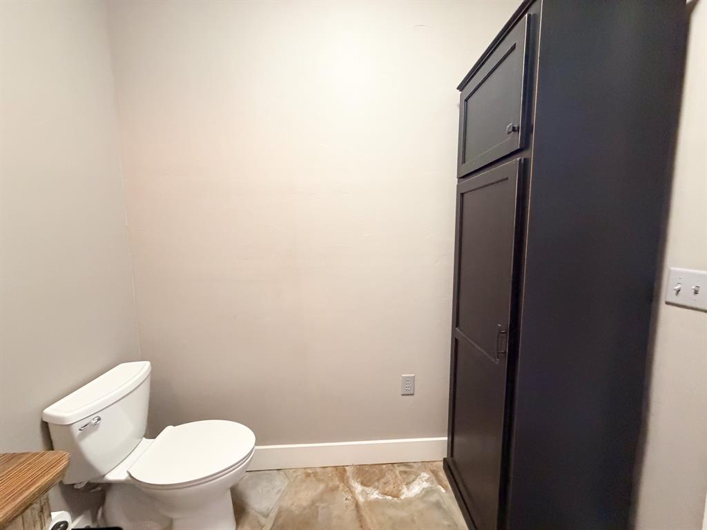 113 W Knox Street 300 Property Photo 5