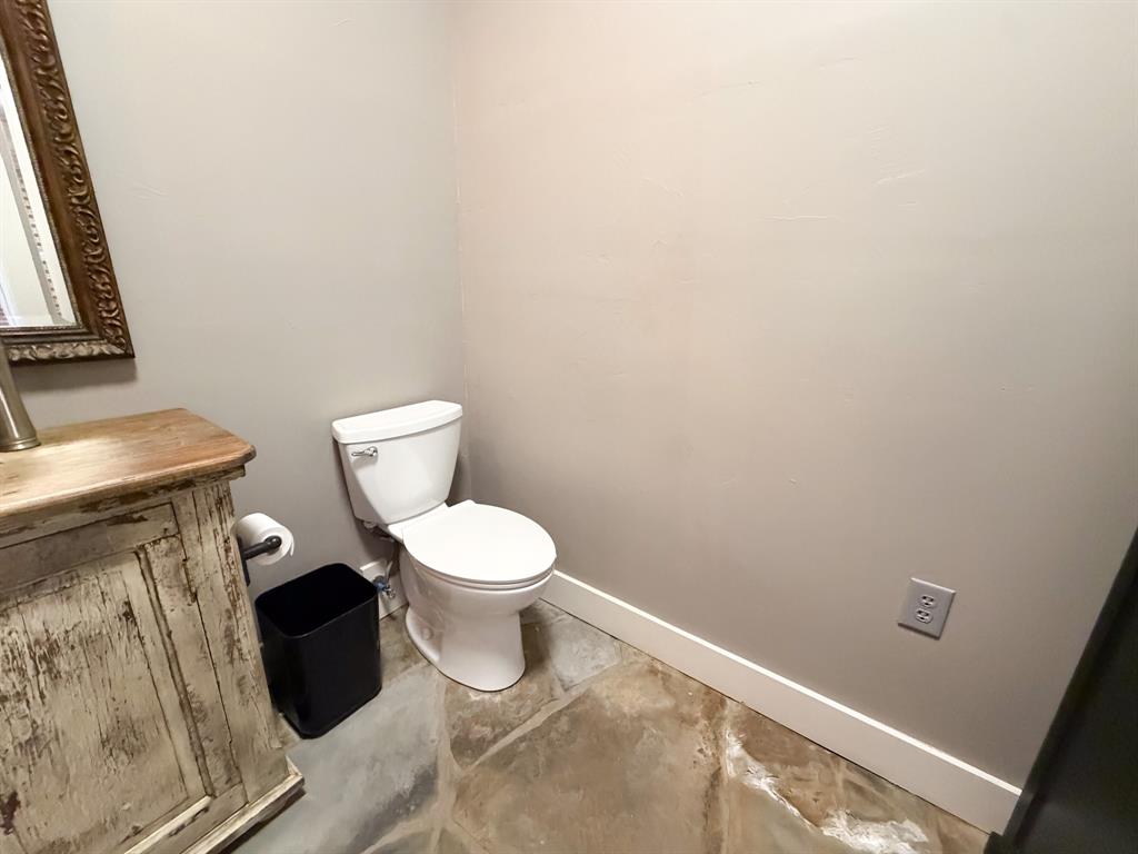 113 W Knox Street 300 Property Photo 6