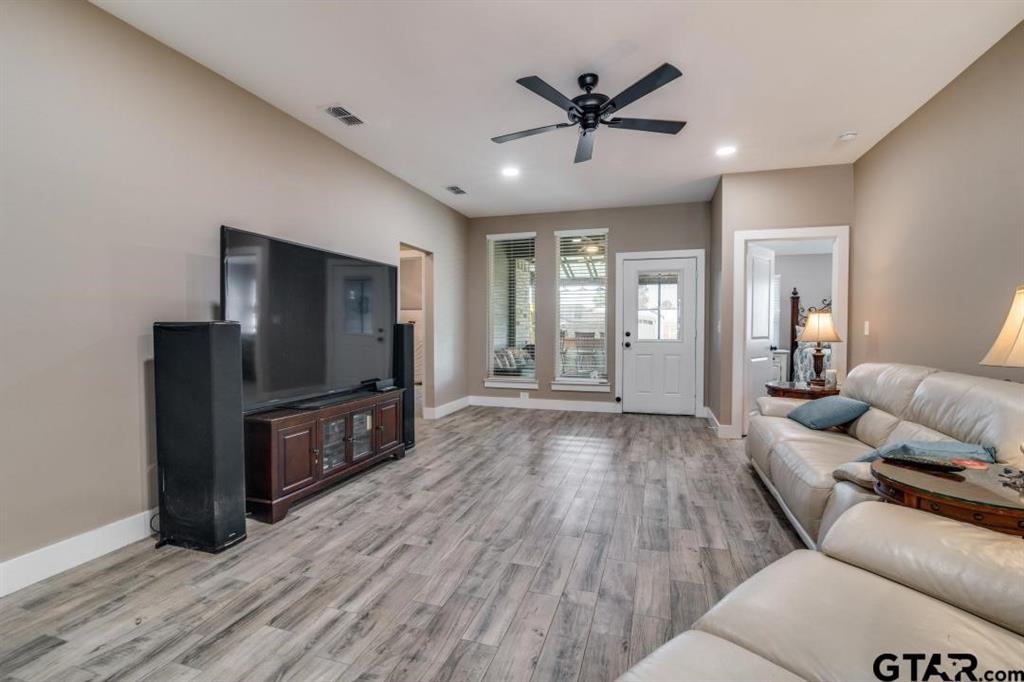 17409 Crossing Circle Property Photo 2