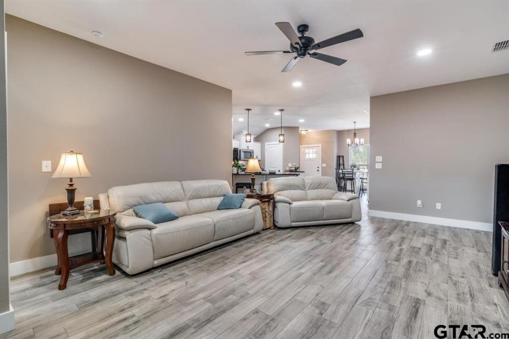 17409 Crossing Circle Property Photo 4