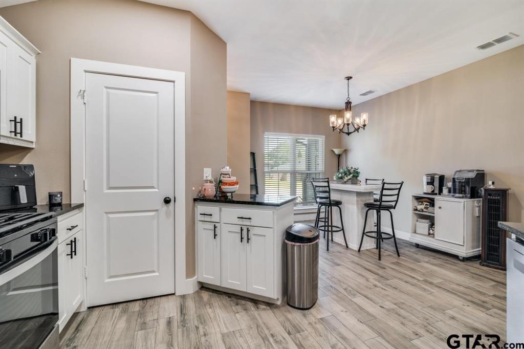 17409 Crossing Circle Property Photo 8