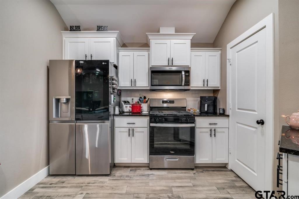 17409 Crossing Circle Property Photo 10