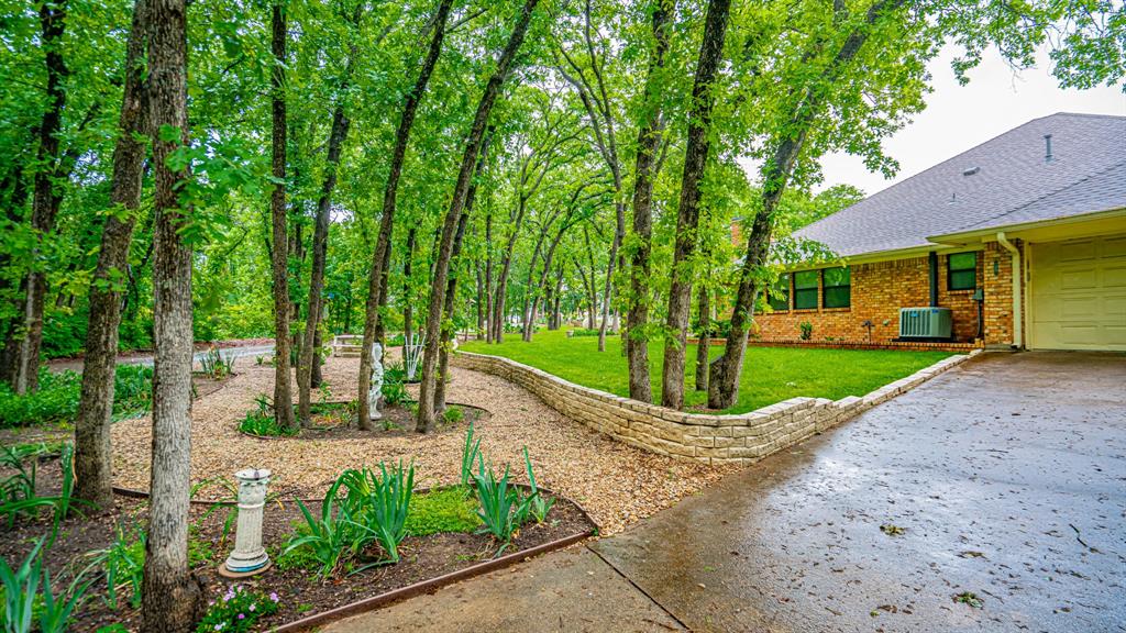 6520 Fall Creek Highway Property Photo 3