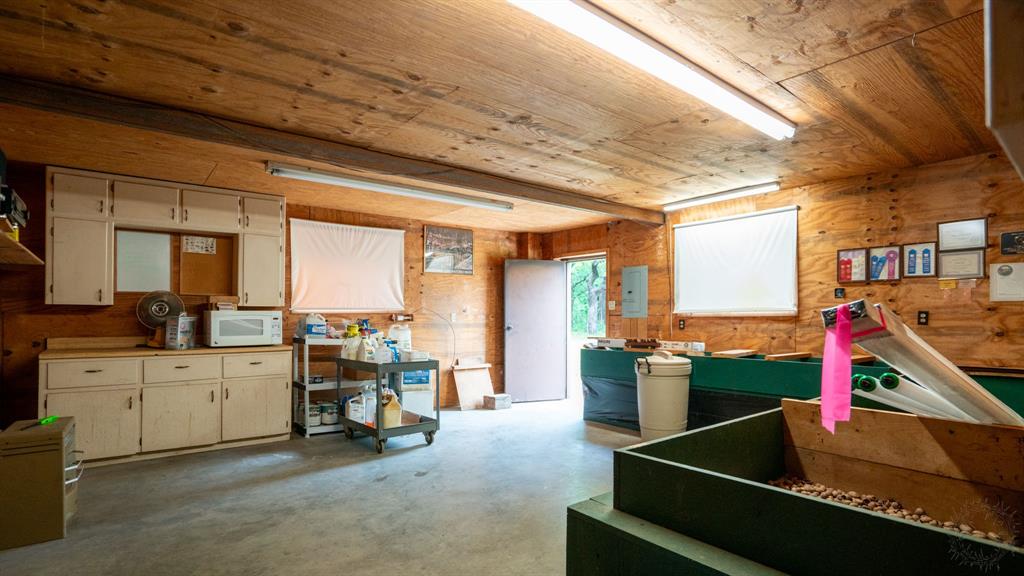 6520 Fall Creek Highway Property Photo 31