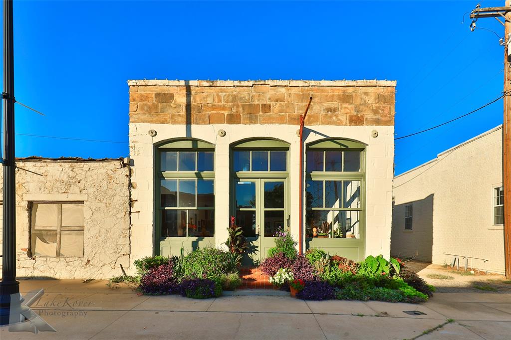 306 Conrad Hilton St Boulevard Property Photo 1
