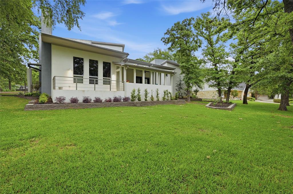 316 Comanche Drive Property Photo 3
