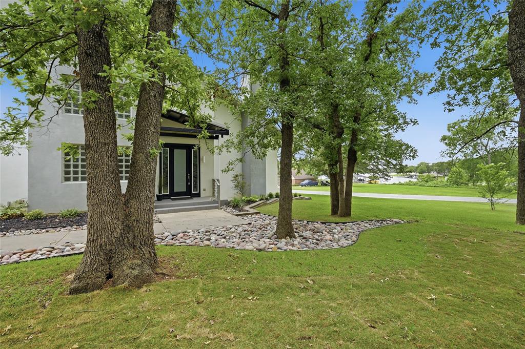 316 Comanche Drive Property Photo 4