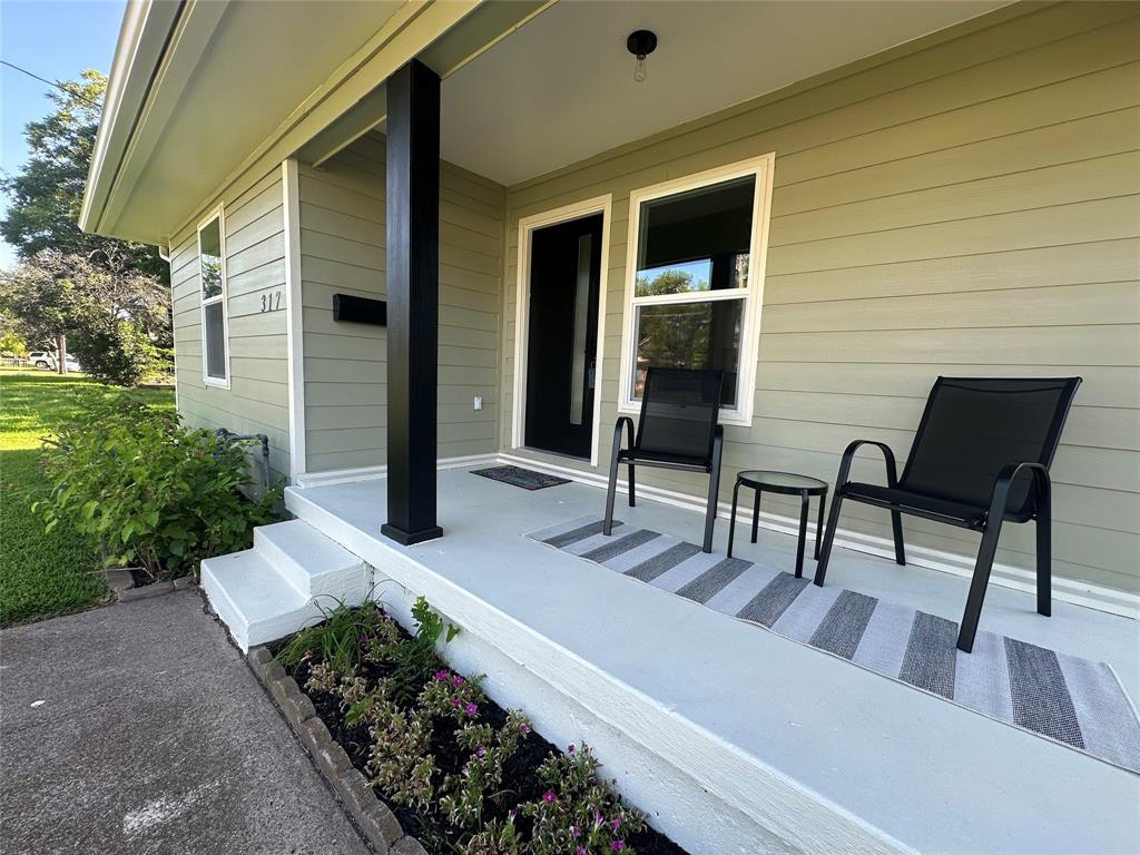 317 S Walker Street Property Photo 1