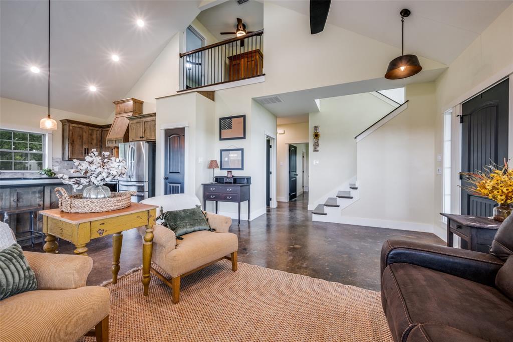 1458 Jim Harry Loop Property Photo 12