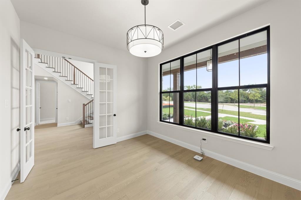 1300 Ramble Way Property Photo 4