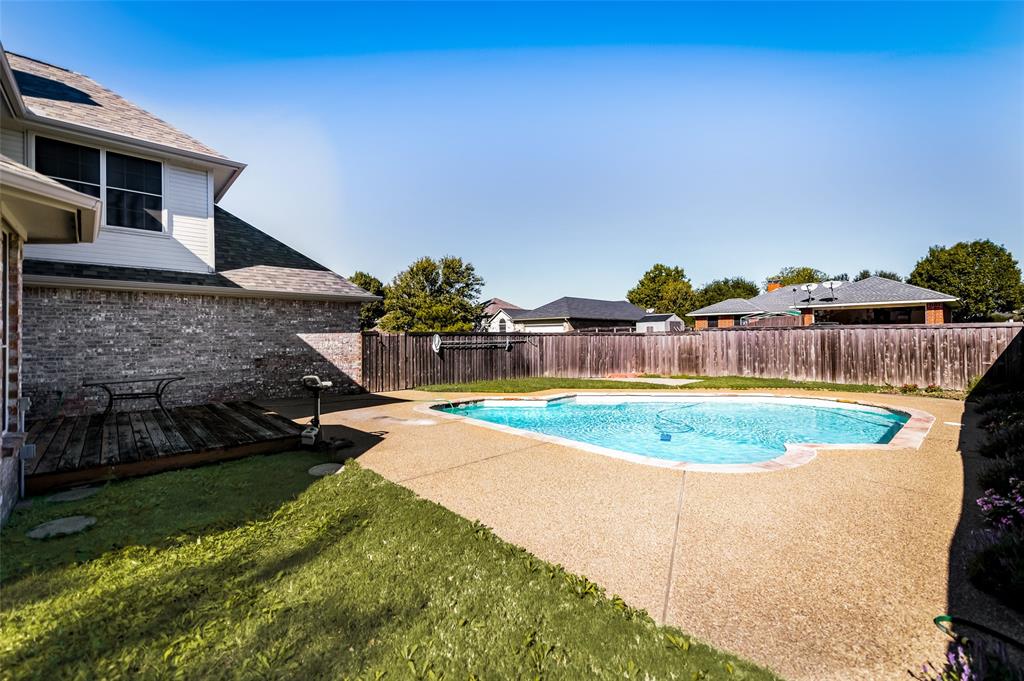 1204 Surrey Circle Property Photo 3