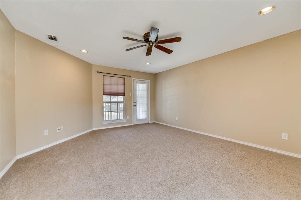 1204 Surrey Circle Property Photo 4