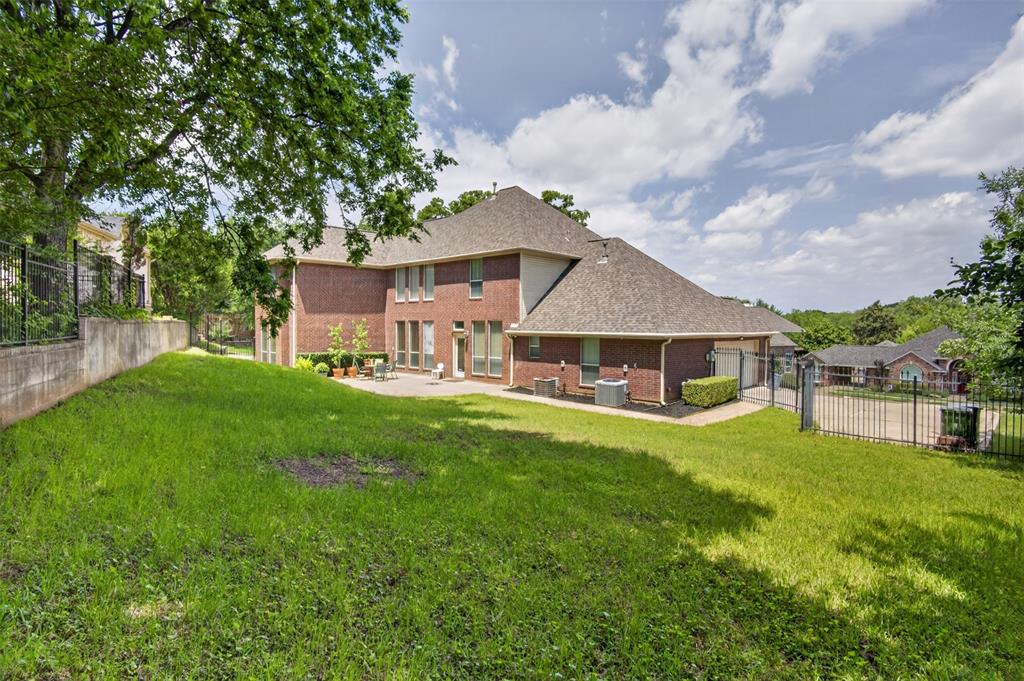 2416 Park Run Drive Property Photo 2